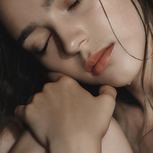 弹棉花的小花 - 吻得太逼真(Dj奶盖 vs Dj宵夜 Electro Rmx 2025)